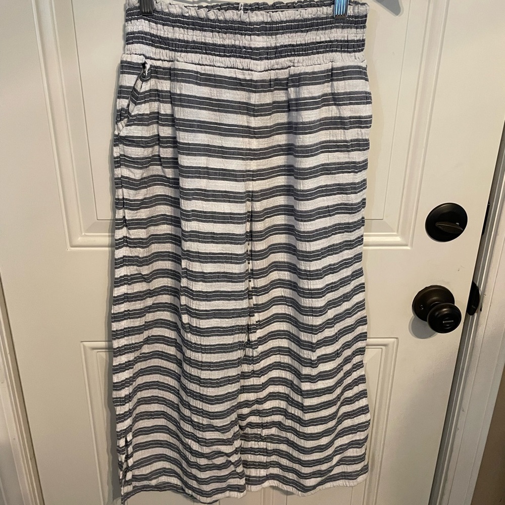 Long striped pants, aerie, worn once. white and grey. extra small womens